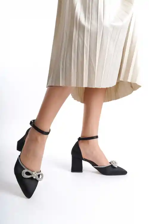 Siyah Saten Kadın Taşlı Fiyonklu Topuklu Ayakkabı