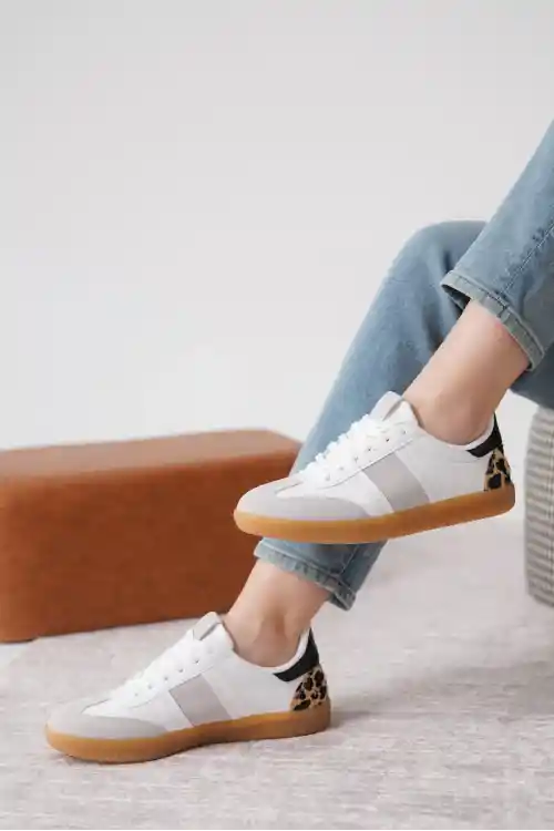 Beyaz-Gri-Leopar Süet Kadın Bağcıklı Kaymaz Tabanlı Sneaker