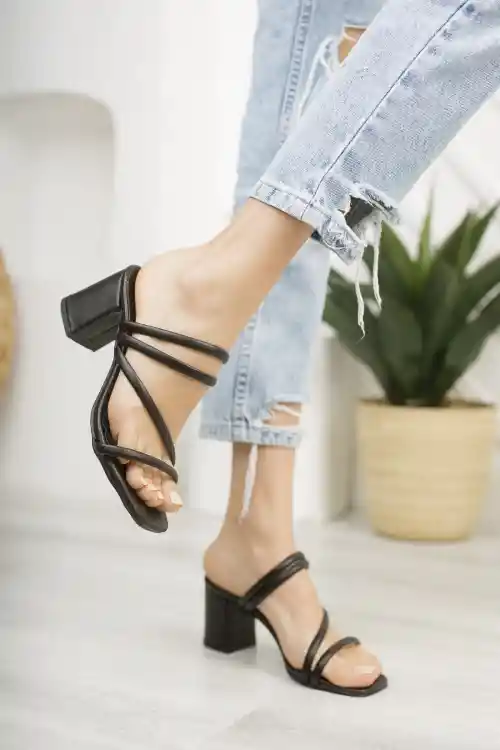 Siyah Cilt Kadın Çapraz Topuklu Terlik
