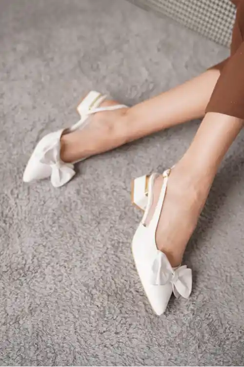 Beyaz Cilt Kadın Fiyonklu Günlük Kalın Kısa Topuklu Abiye Ayakkabı