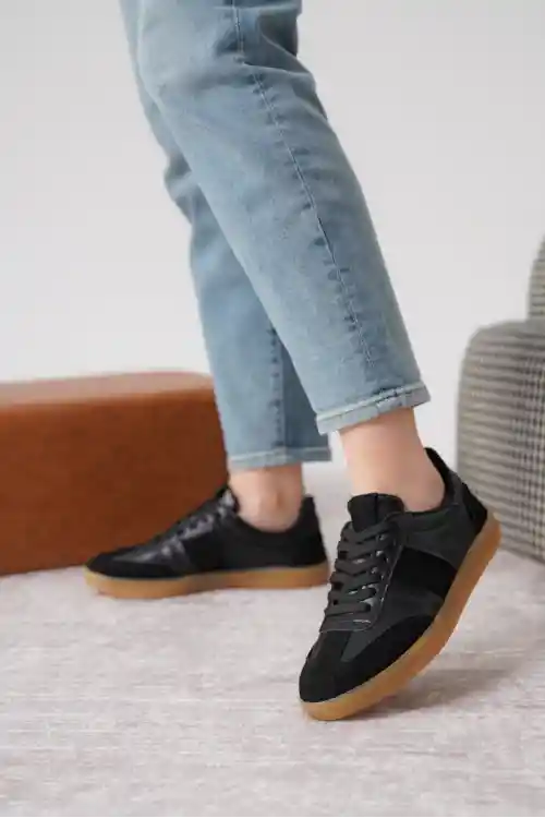 Siyah-Siyah Süet Kadın Bağcıklı Kaymaz Tabanlı Sneaker