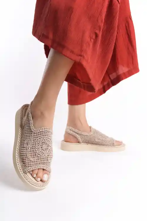 ten Kadın Arkadan Lastikli Dantelli Sandalet