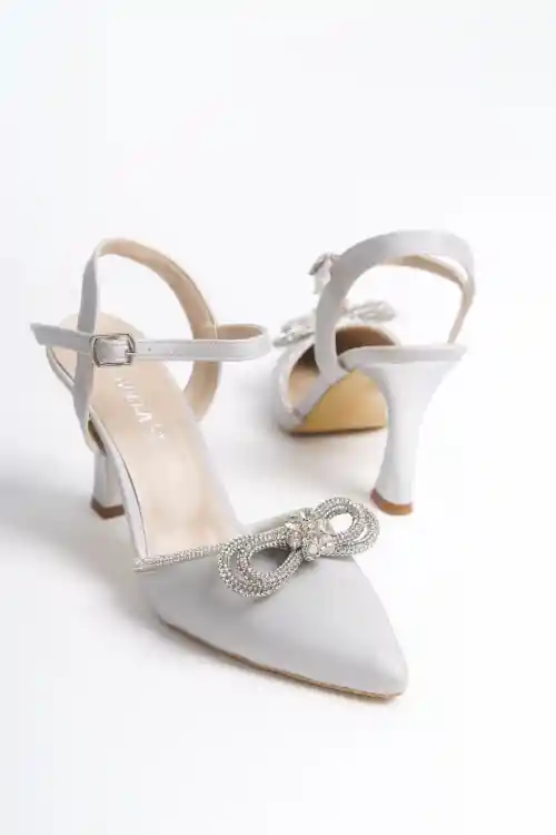 Bilekten Tokalı Fiyonk Taşlı Gümüş Saten Kadın Ayakkabı