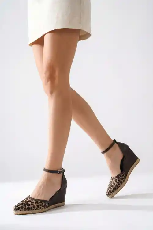 Leopar Kahverengi Kadın Sivri Burun Dolgu Topuklu Sandalet