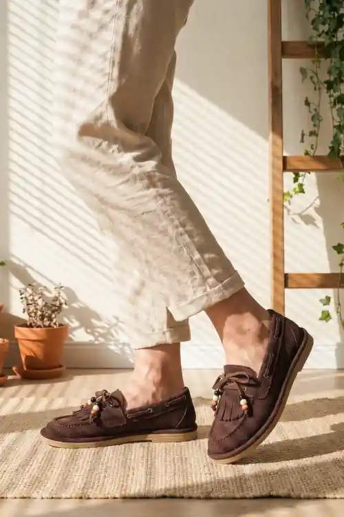 Kahve Süet Kadın Boncuk Detaylı Püsküllü Loafer Ayakkabı