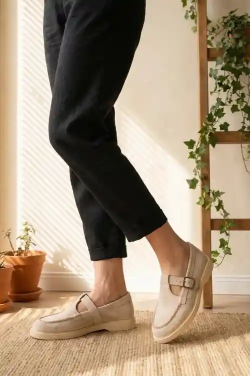 Bej Süet Kadın Kemerli Loafer Ayakkabı