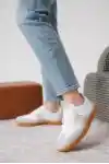 Beyaz-Gri Süet Kadın Bağcıklı Kaymaz Tabanlı Sneaker