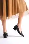 Siyah Cilt Kadın Tokalı Kısa Topuklu Ayakkabı