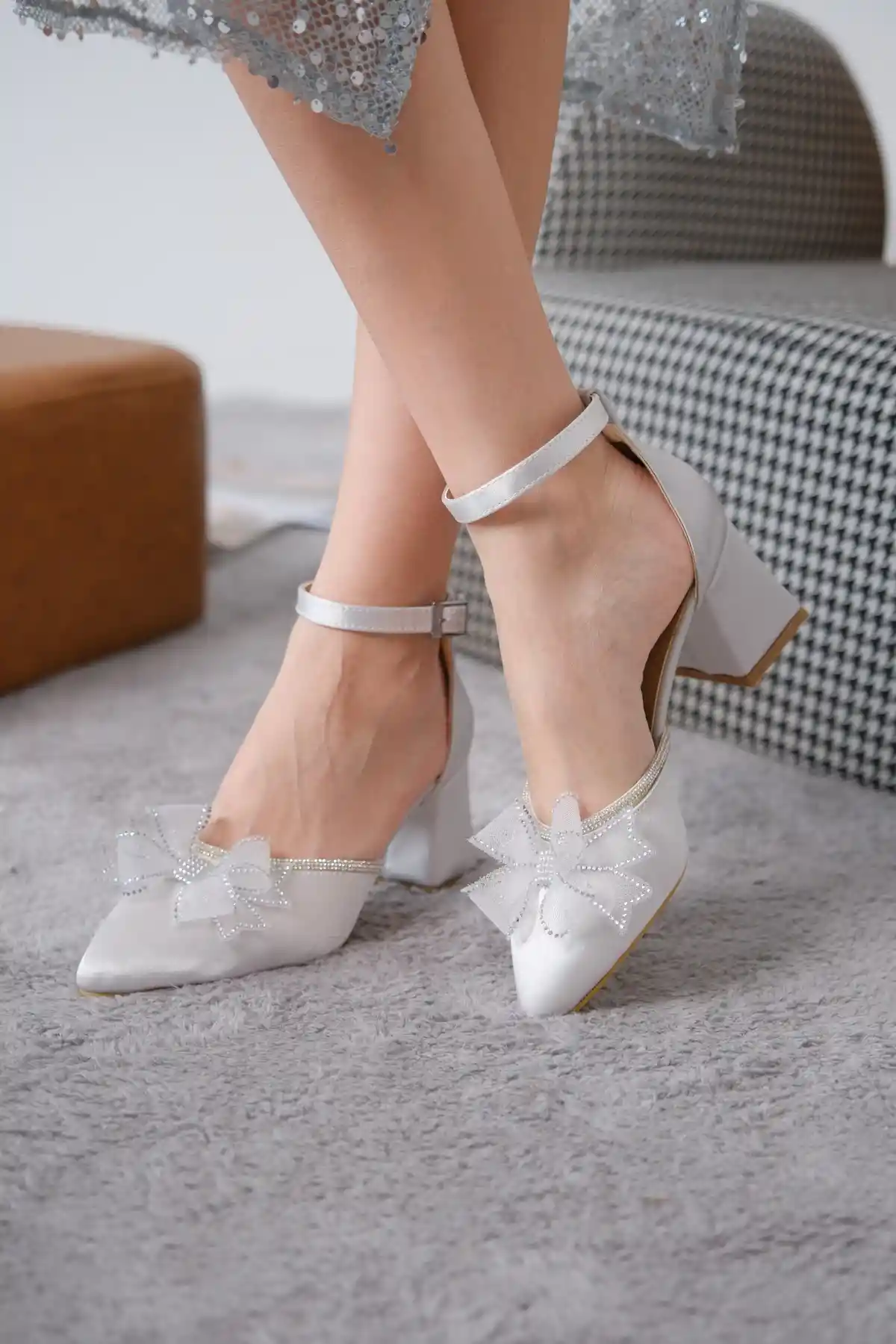 Gümüş Saten Kadın Tül Fiyonklu Çanta Setli Kalın Topuklu Ayakkabı