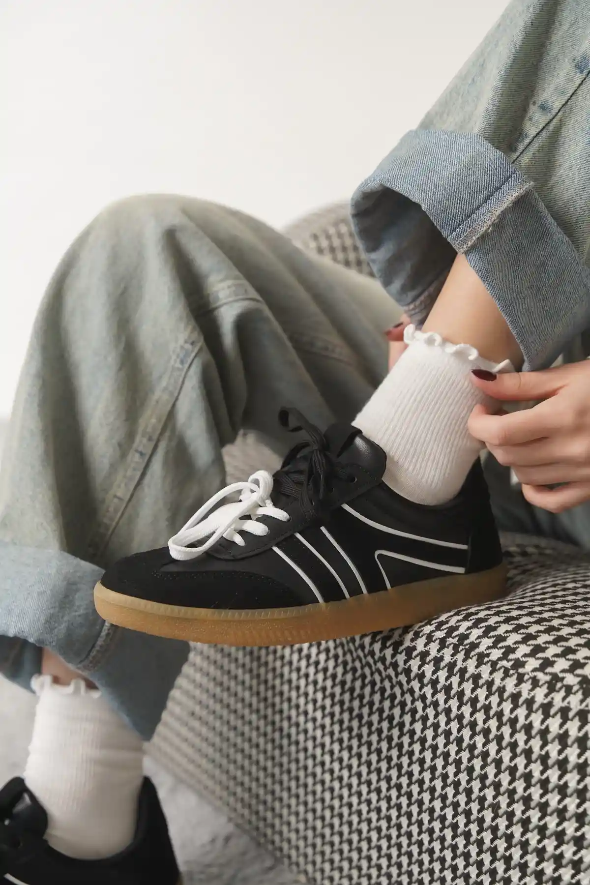 Siyah-Beyaz Kadın Çift Bağcıklı Kaymaz Taban Sneaker Ayakkabı