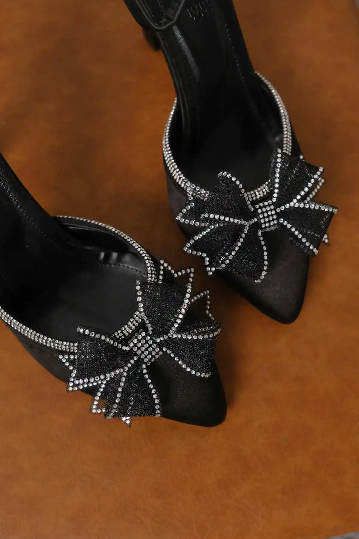 Siyah Saten Kadın Taşlı Tül Fiyonklu Şık Abiye Topuklu Ayakkabı