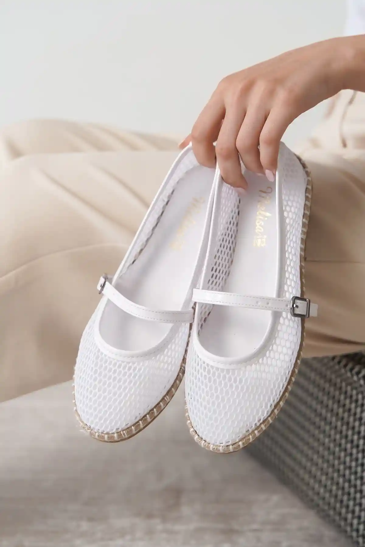 Beyaz Kadın Fileli Kaymaz Taban Babet