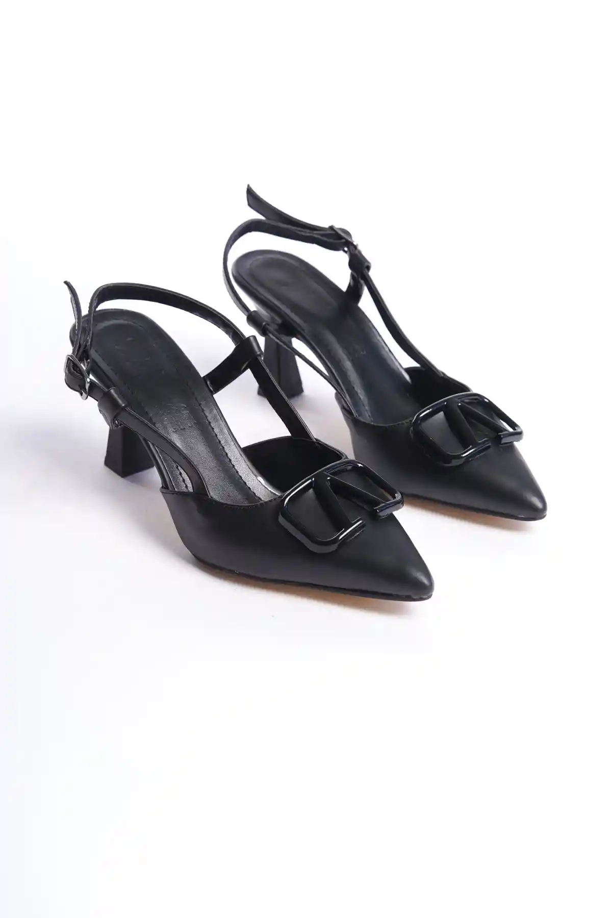Siyah Cilt Kadın Tokalı Topuklu Ayakkabı