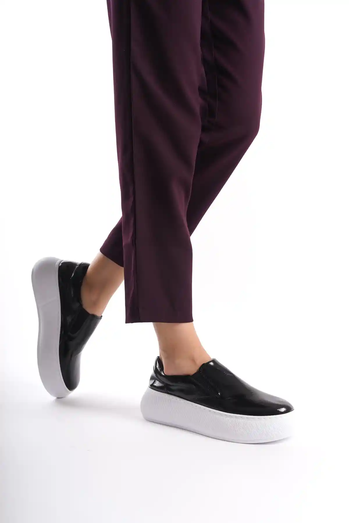 Siyah Kırışık Rugan Kadın Sneaker