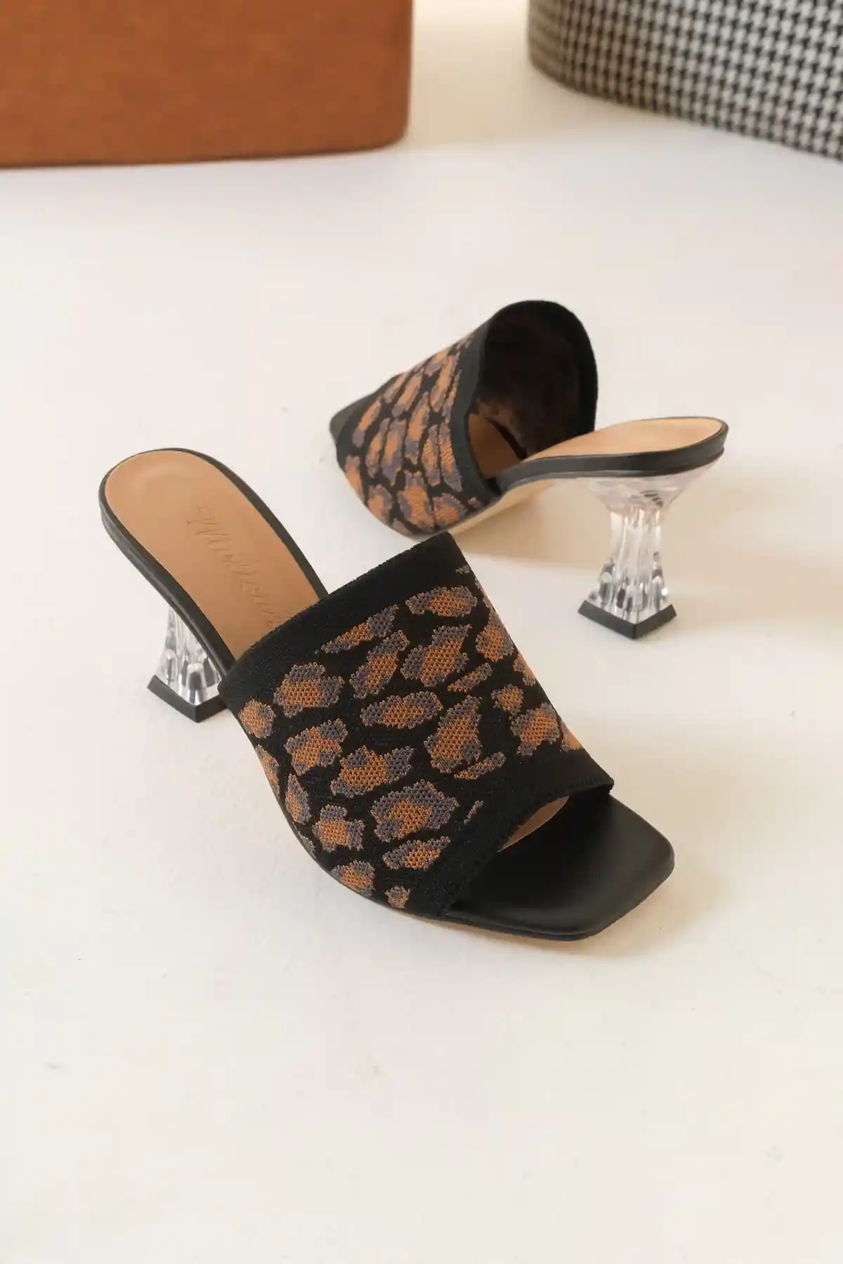 Siyah Leopar Kadın Triko Terlik