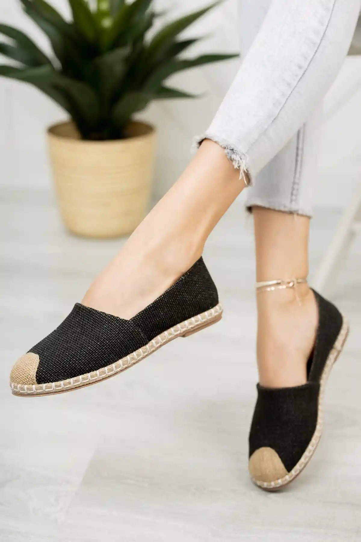 Siyah Keten Kadın Hasır Uçlu Günlük Babet