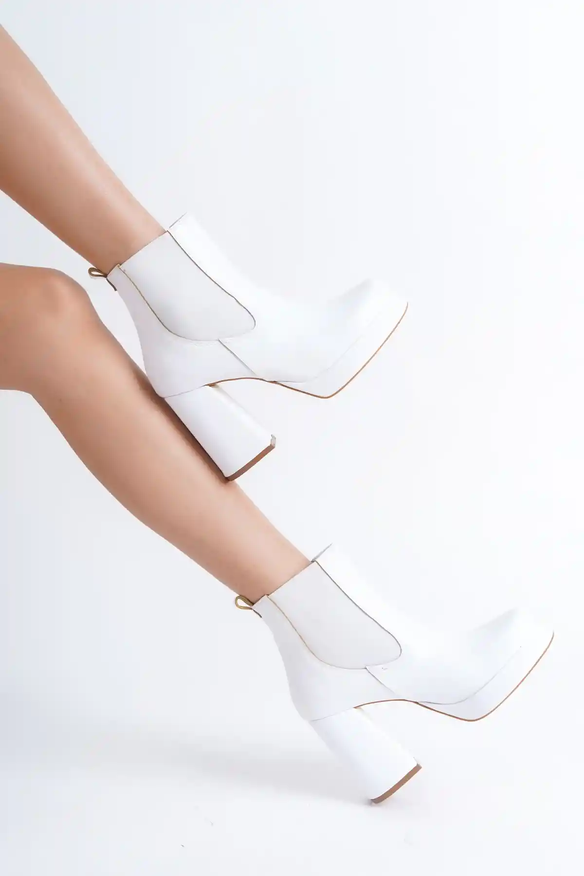 Beyaz Cilt Kadın Lastikli Platform Bot