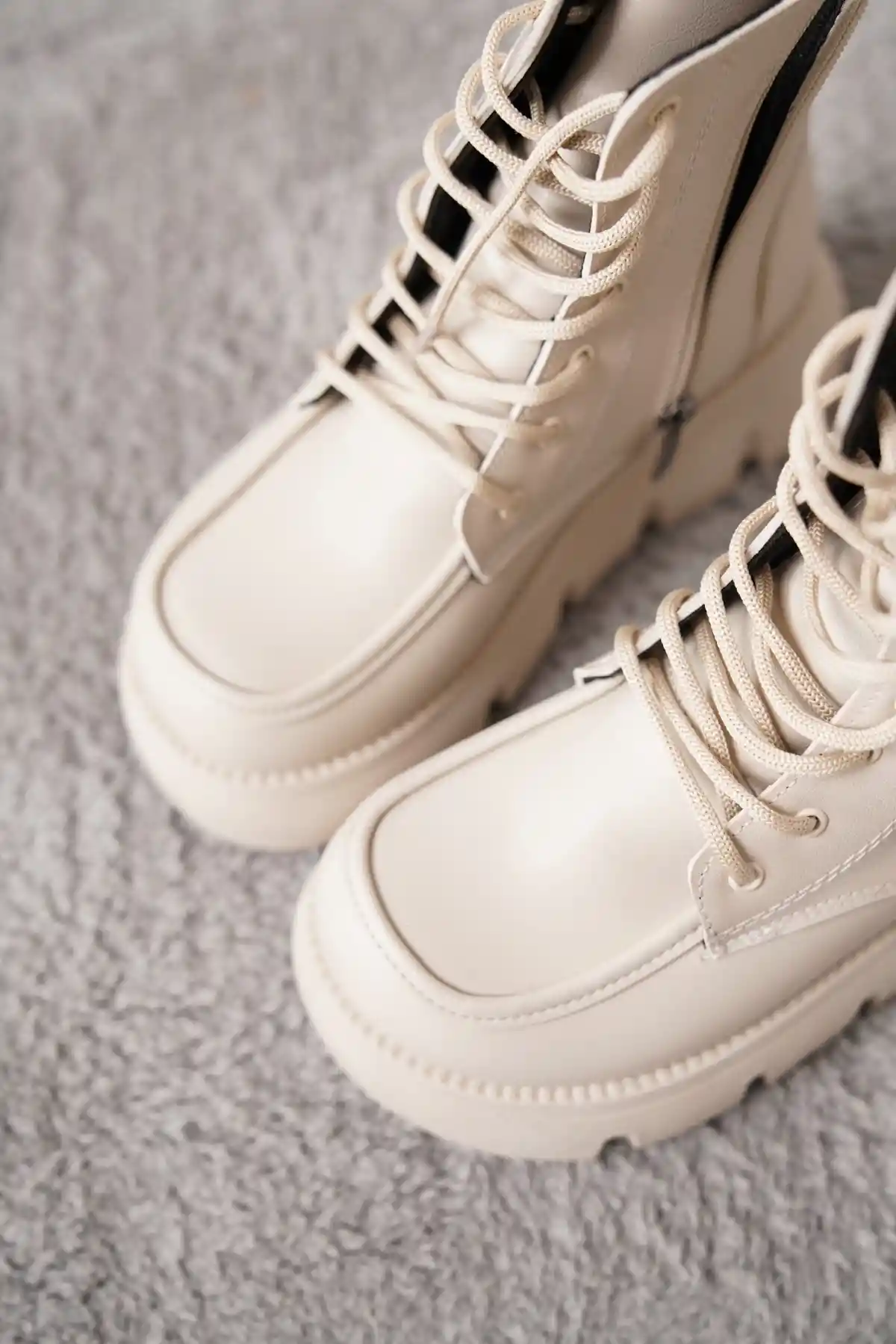 Bej Cilt Kadın Cilt Kalın Tabanlı Bağcıklı ve Fermuarlı Bot