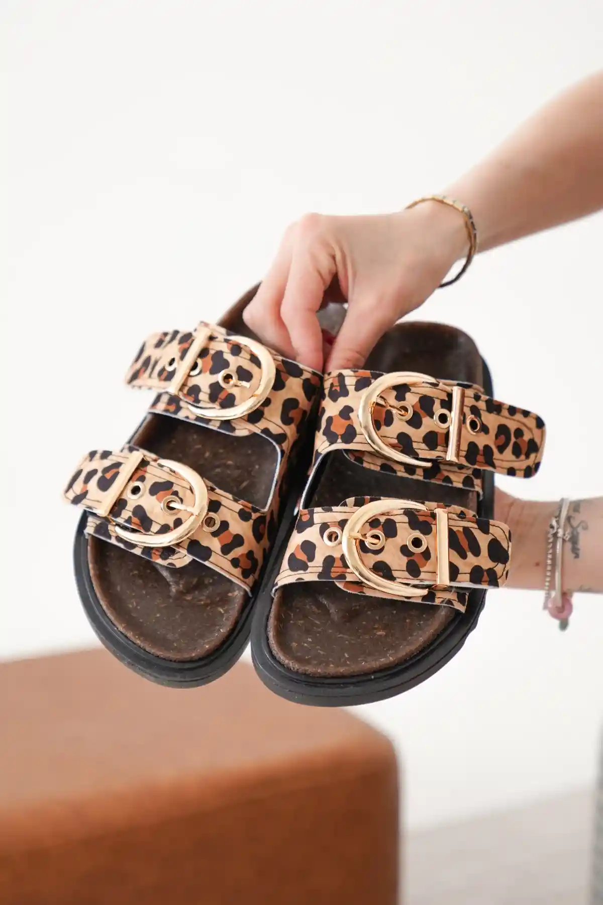 Leopar Kadın Çift Tokalı Kaymaz Taban Rahat Terlik