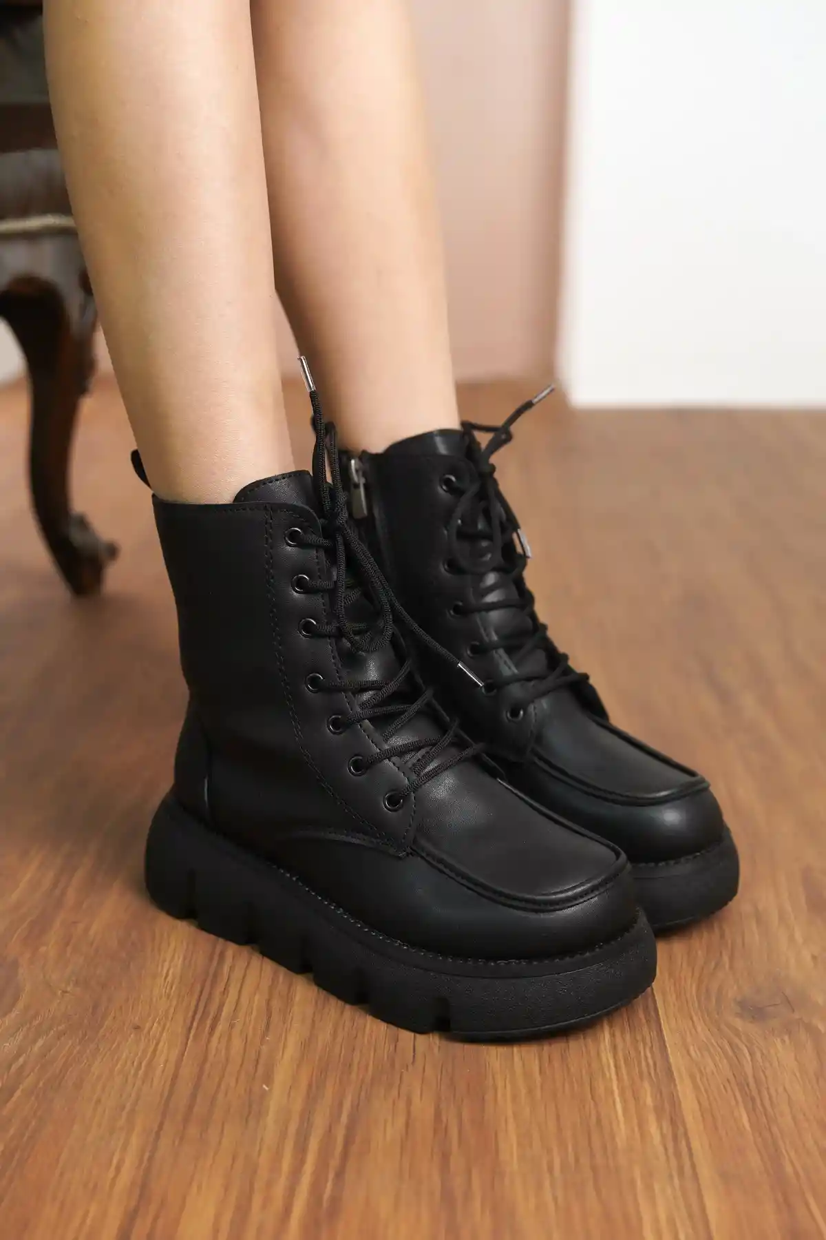 Siyah Cilt Kadın Cilt Kalın Tabanlı Bağcıklı ve Fermuarlı Bot