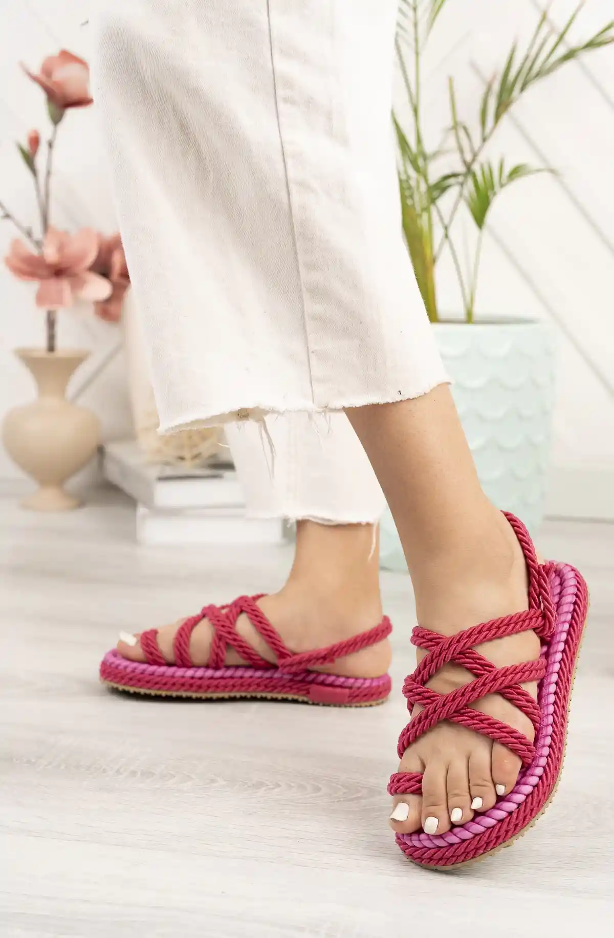 Fuşya Kadın Parmak Arası Sandalet