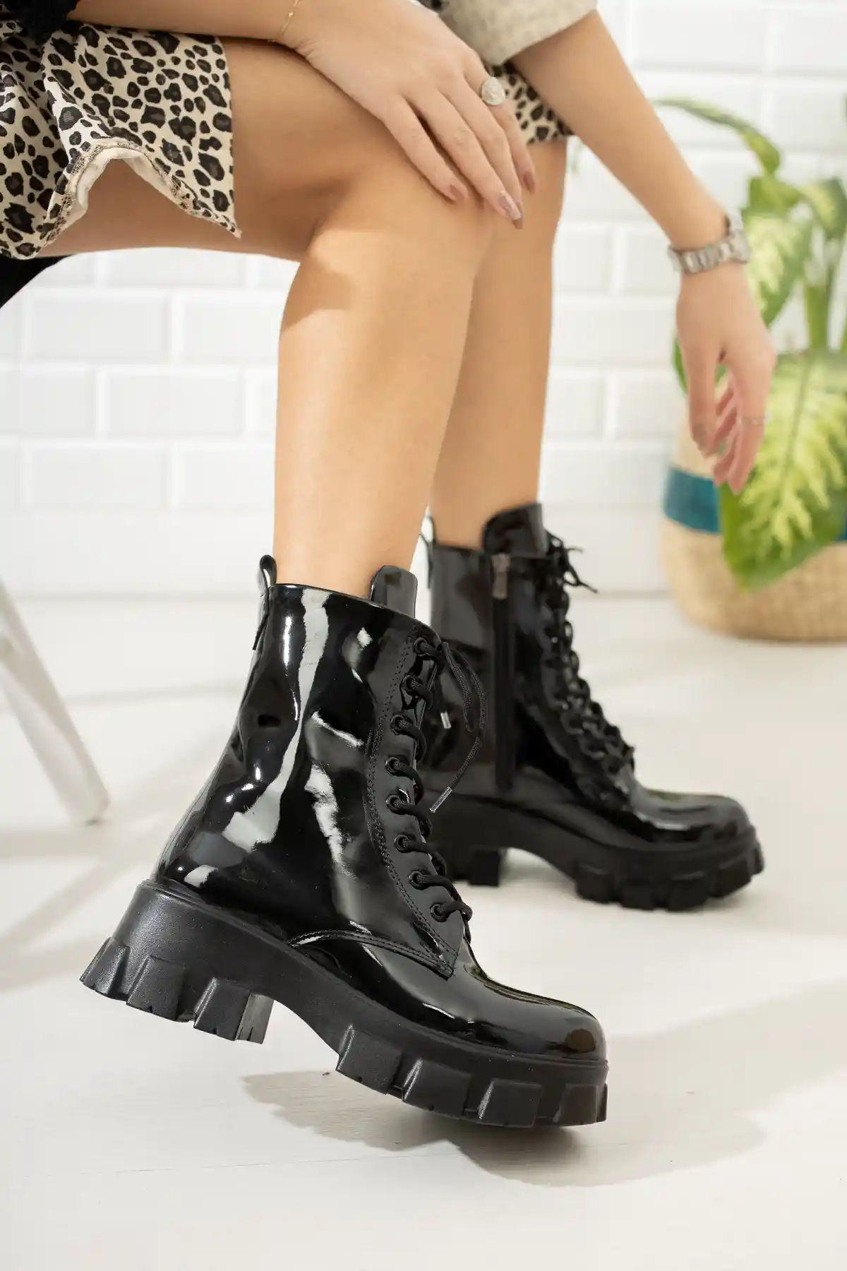 Siyah Rugan Kadın Bot