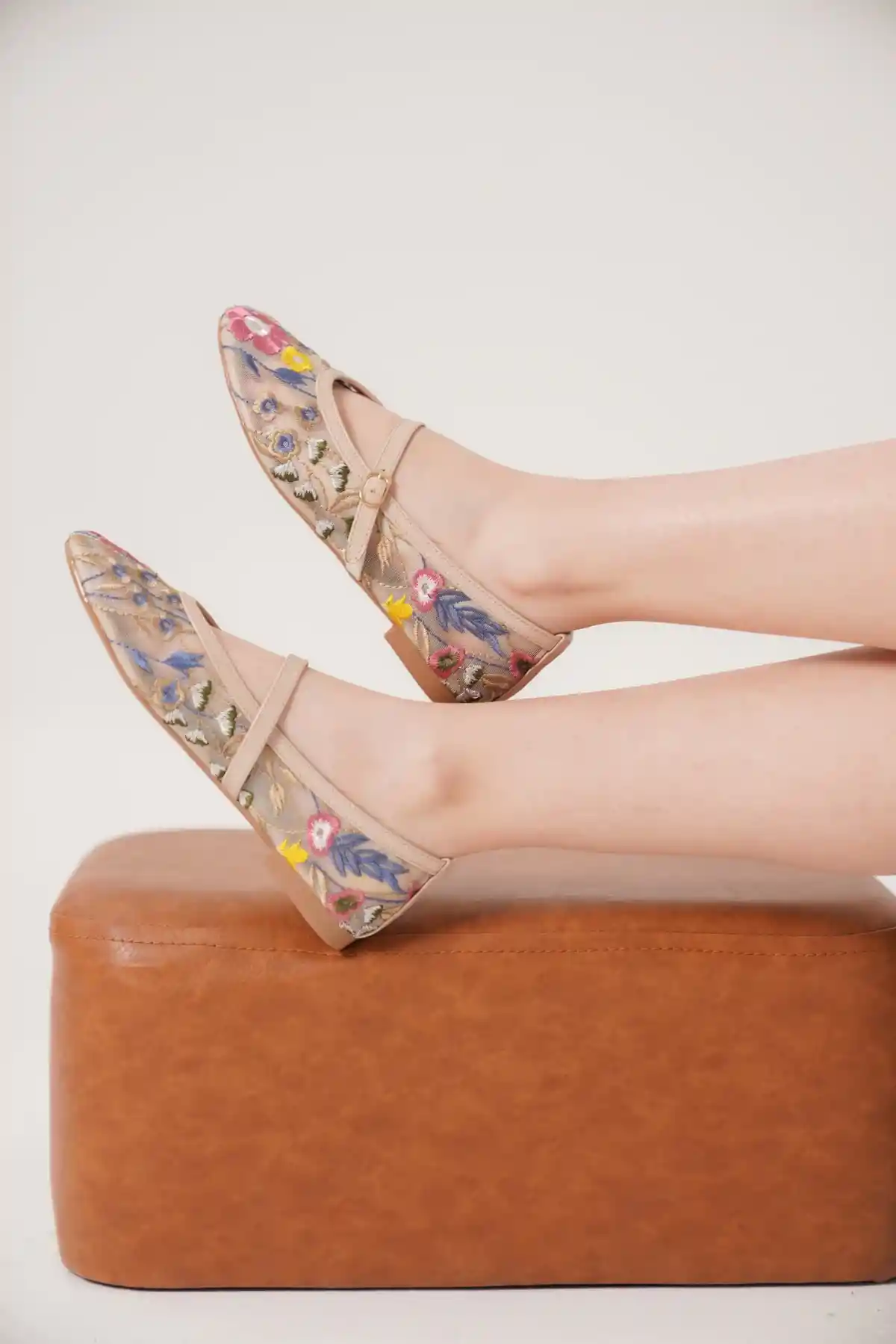 Ten Kadın Çiçek Nakışlı Fileli Babet