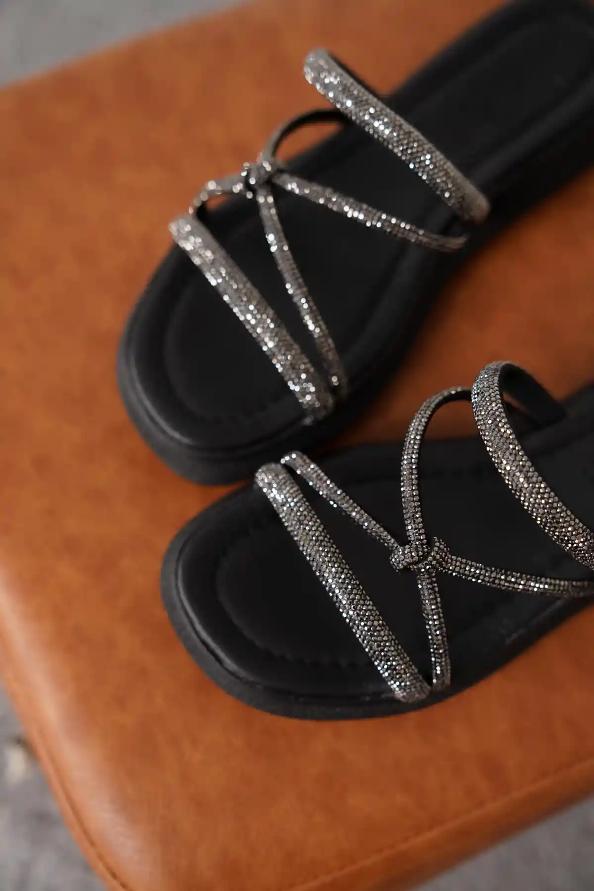 Siyah Kadın Düğüm Taşlı Kalın Tabanlı Günlük Şık Terlik