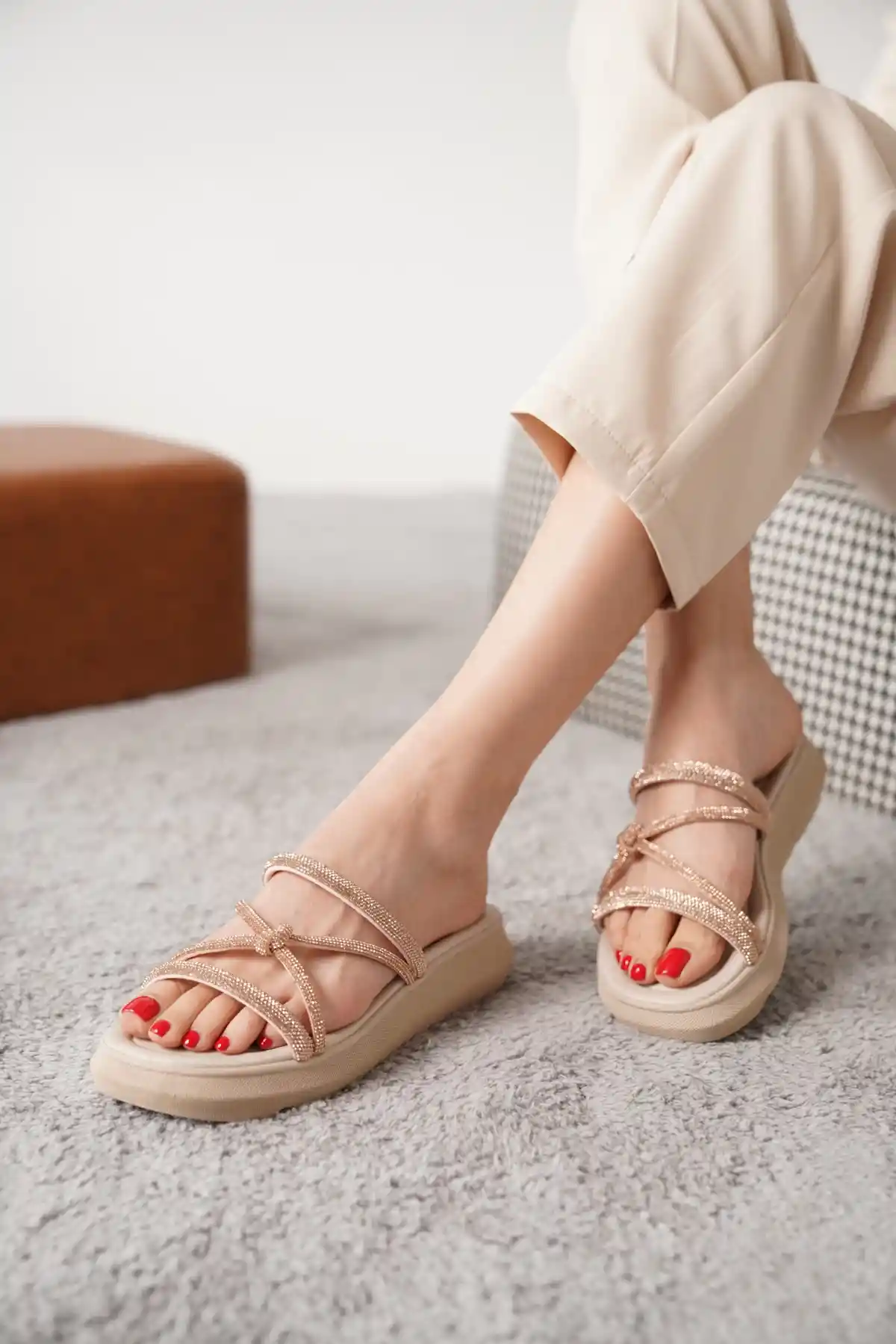 Rose Kadın Düğüm Taşlı Kalın Tabanlı Günlük Şık Terlik