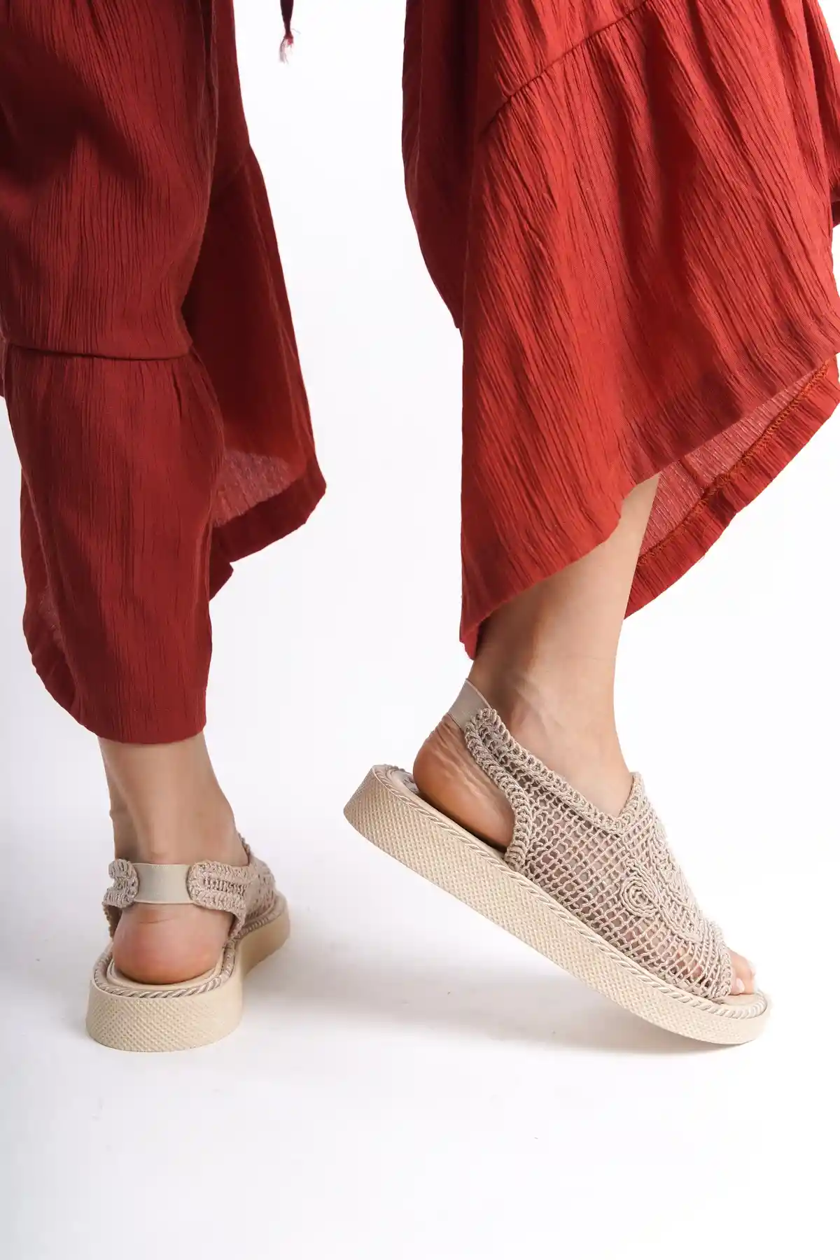 ten Kadın Arkadan Lastikli Dantelli Sandalet