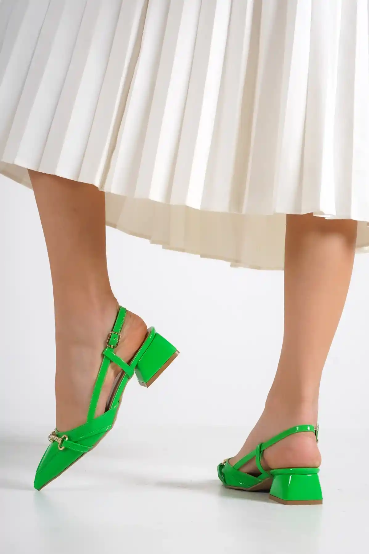 Yeşil Rugan Kadın Taşlı Tokalı Kısa Topuklu Ayakkabı