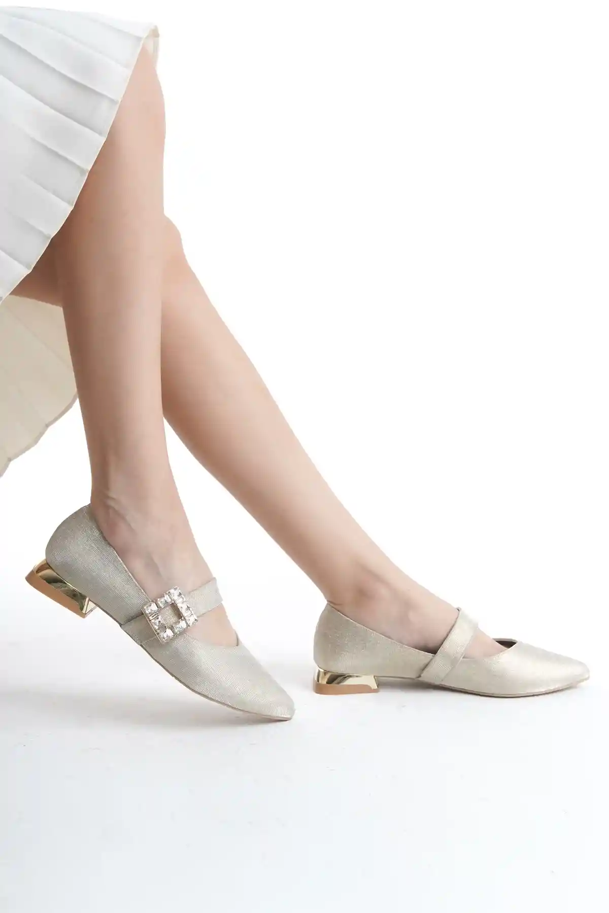 Altın/Gold Kadın Taş Toka Detaylı Kalın Topuklu Şık Klasik Topuklu Ayakkabı