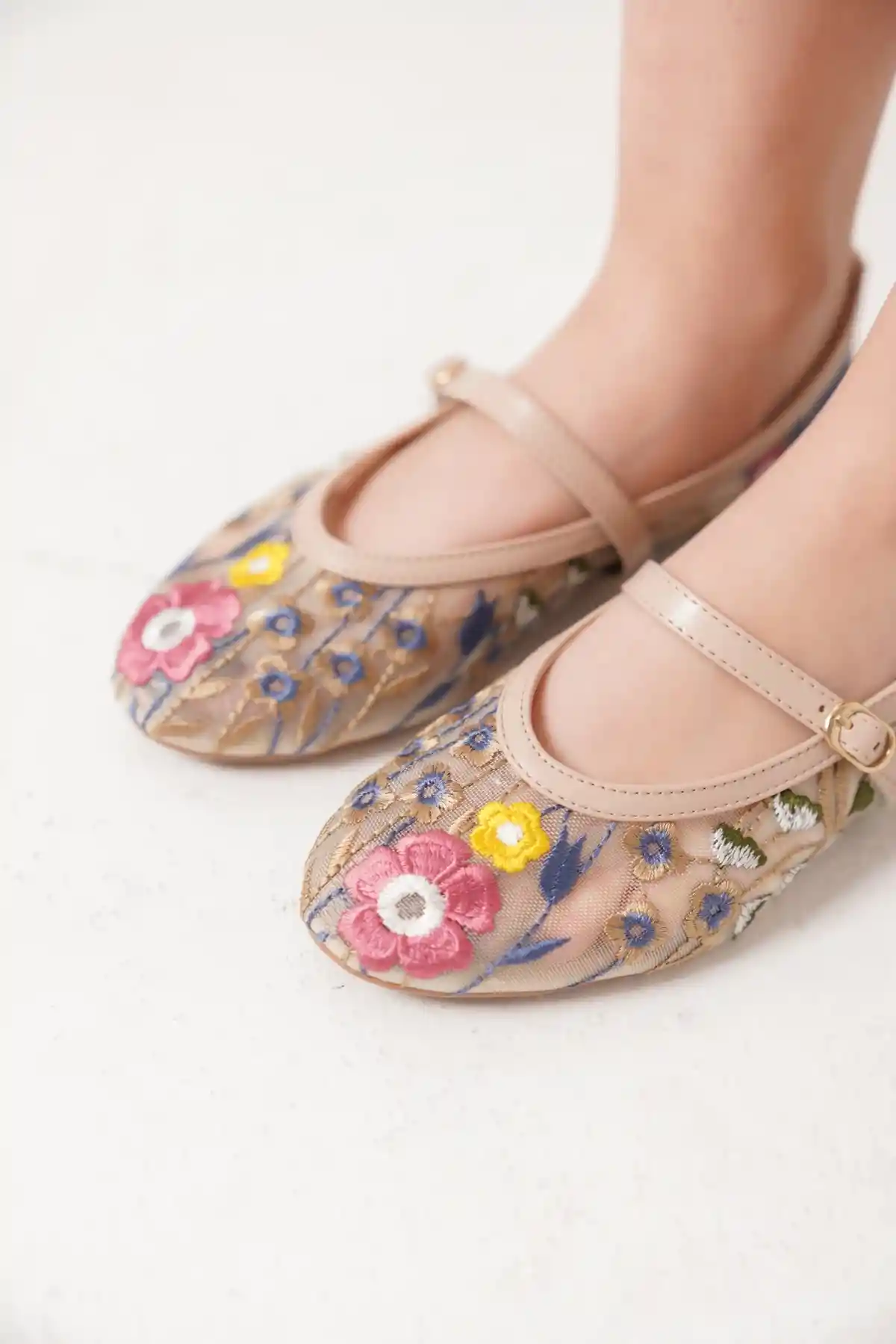 Ten Kadın Çiçek Nakışlı Fileli Babet