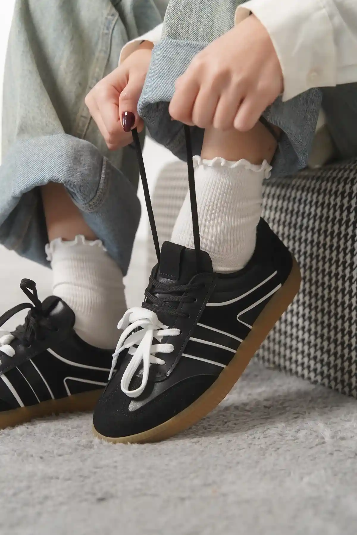 Siyah-Beyaz Kadın Çift Bağcıklı Kaymaz Taban Sneaker Ayakkabı