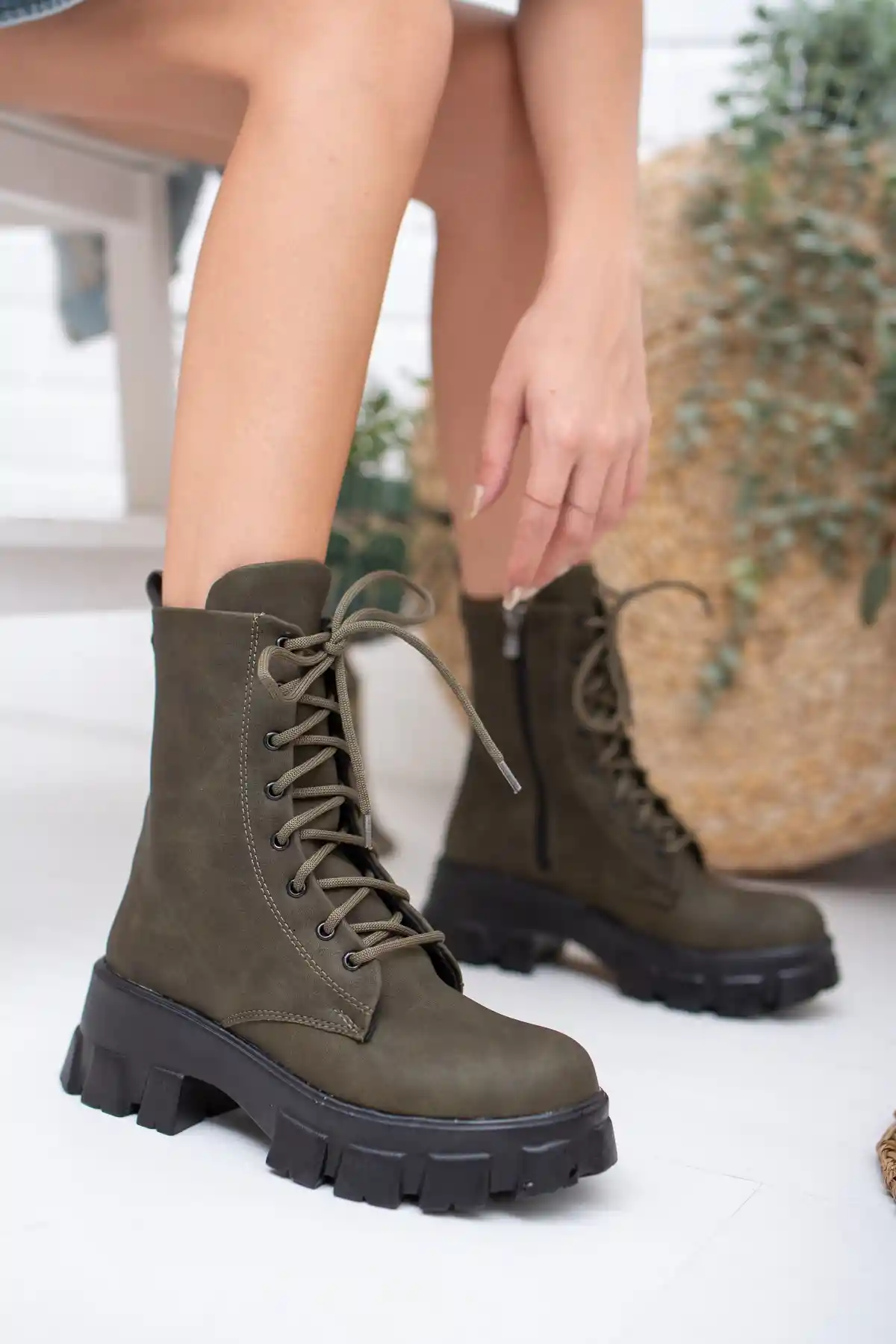 Haki Zümrüt Kadın Bot