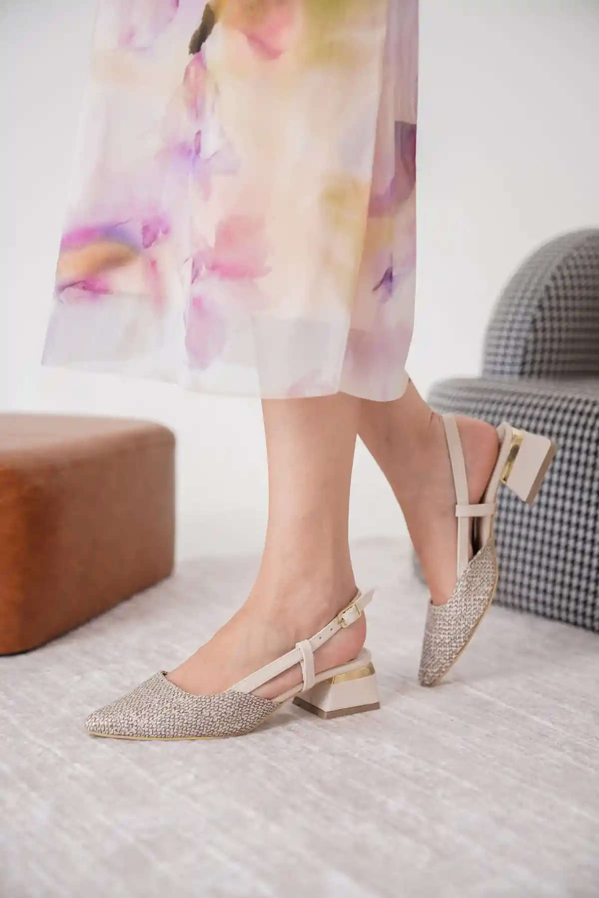 Smoky-Beige Womens Straw Fabric Thick Heeled Classic Shoes