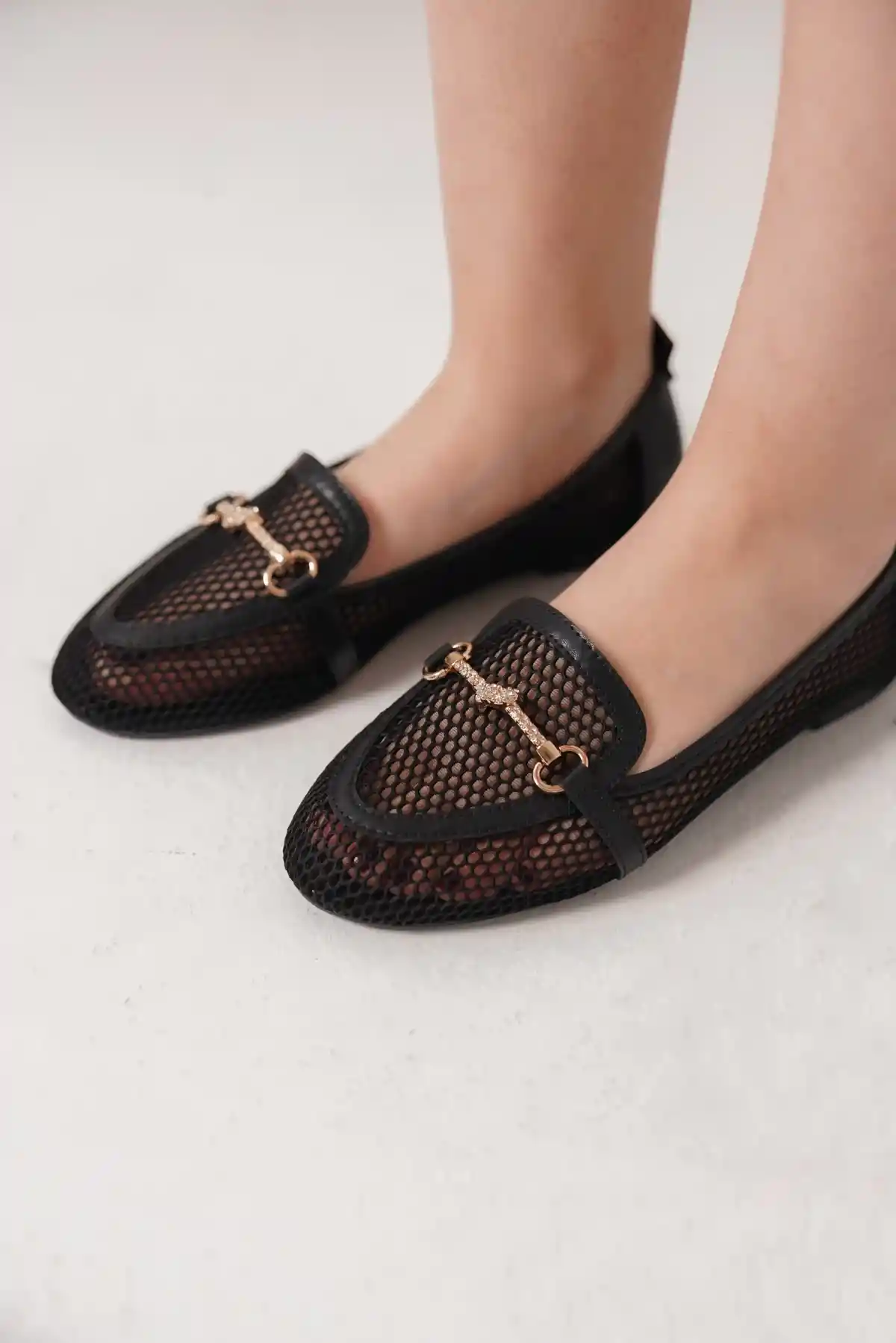 Siyah Kadın Fileli Gold Tokalı Kısa Günlük Şık Topuklu Babet