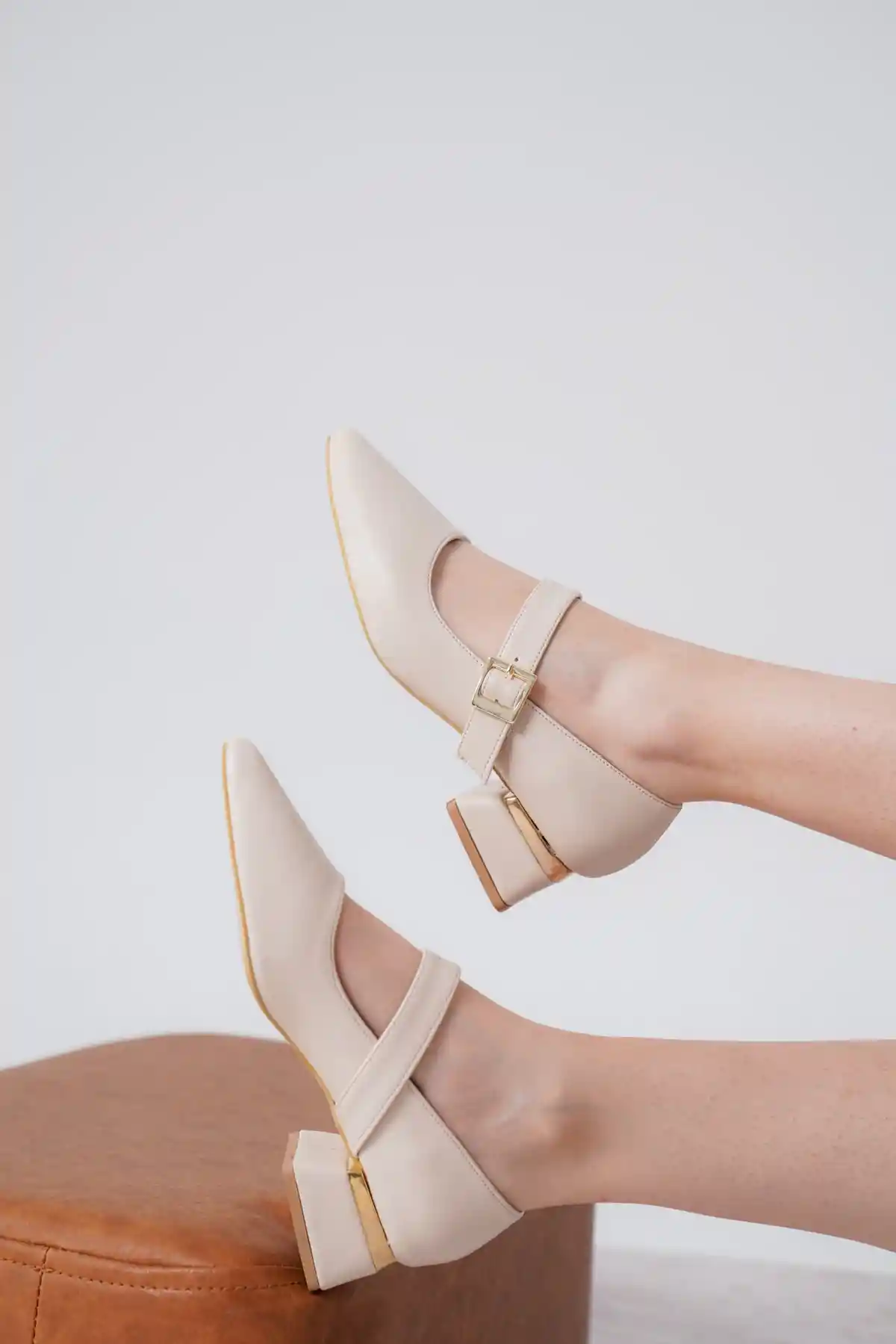 Ten Cilt Kadın Taş Toka Detaylı Kalın Topuklu Şık Klasik Topuklu Ayakkabı