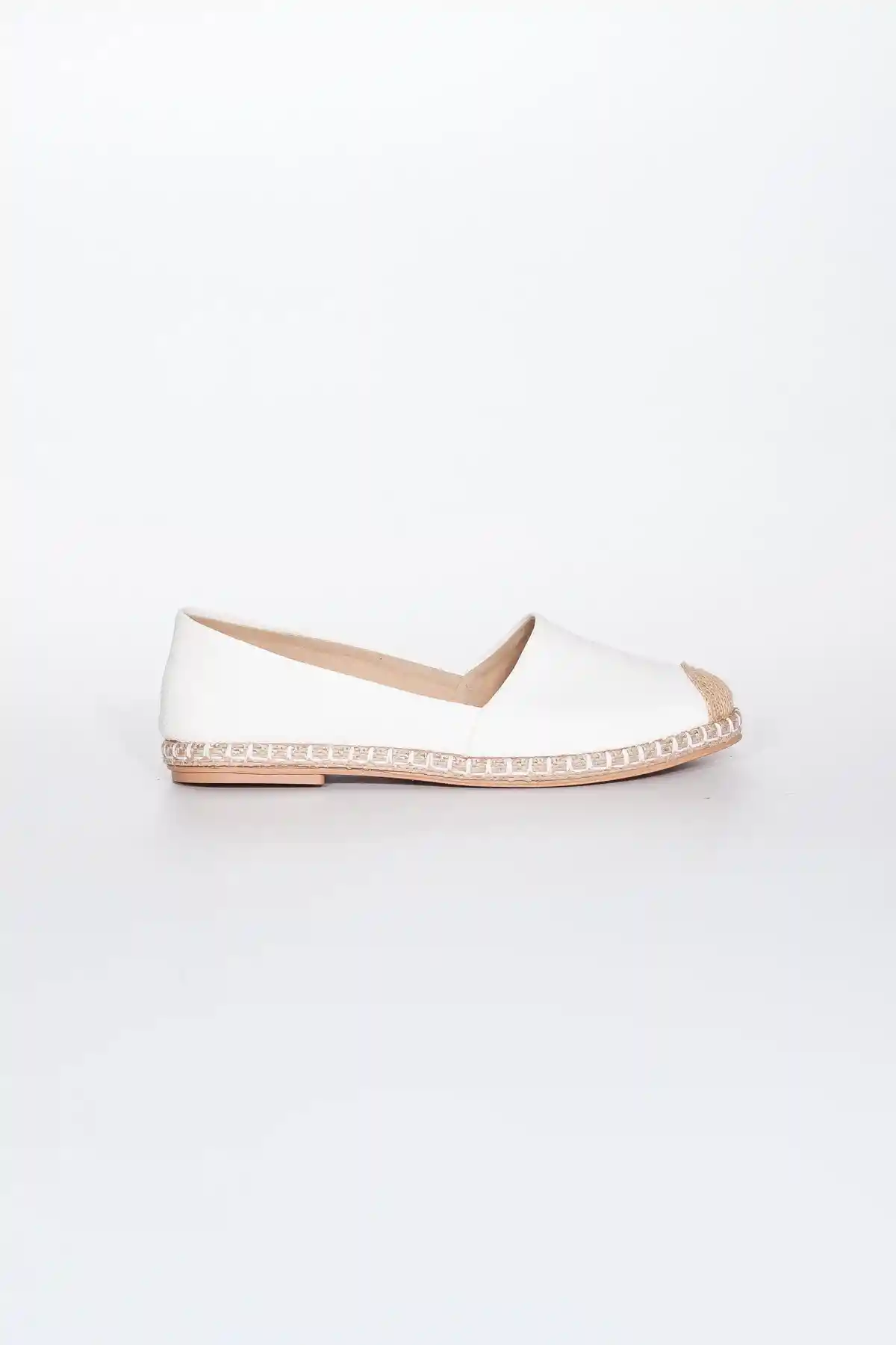 Beyaz Pütür Kadın Hasır Uçlu Günlük Babet