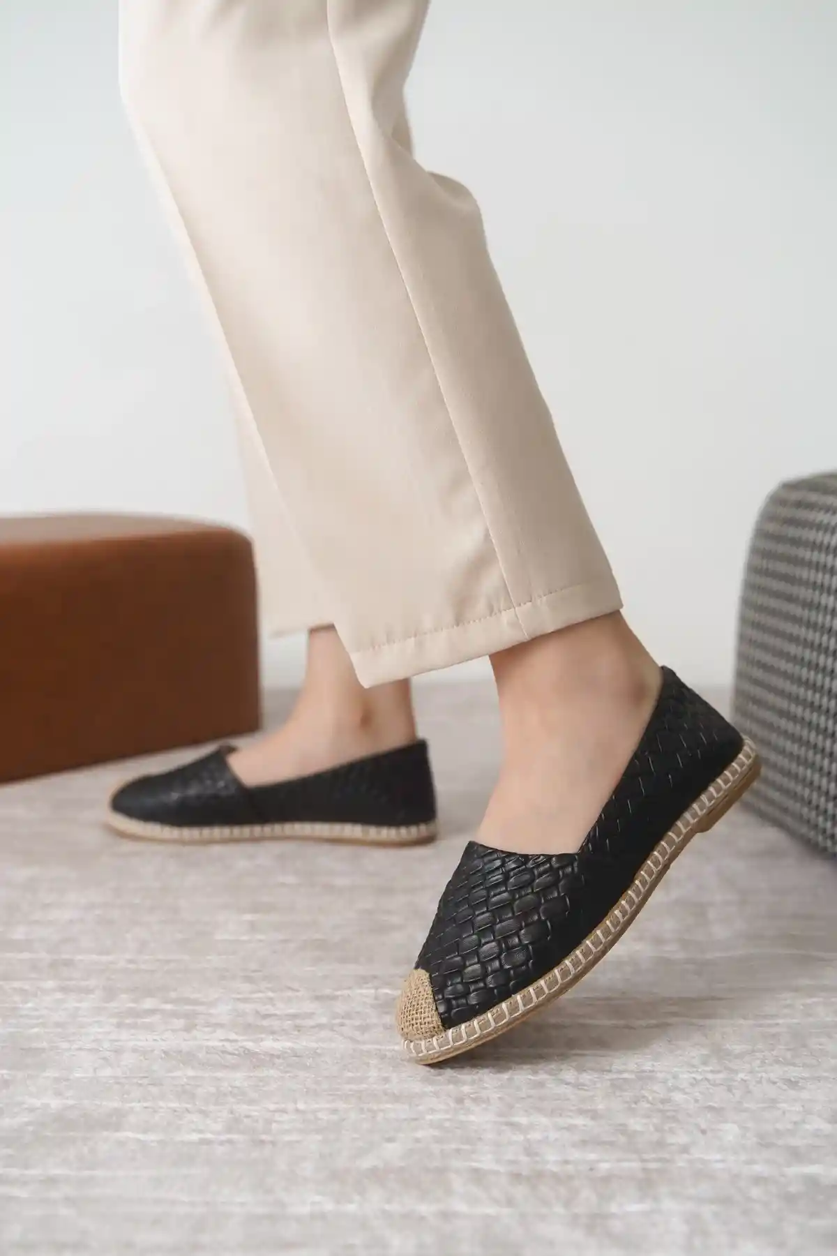 Siyah Yılan Desenli Kadın Hasır Uçlu Günlük Babet