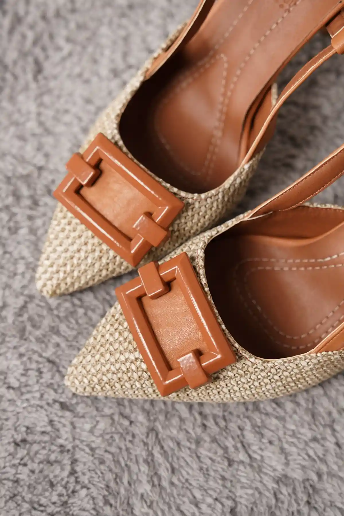 Taba Kadın Tokalı Hasır Kumaş İnce Topuklu Ayakkabı