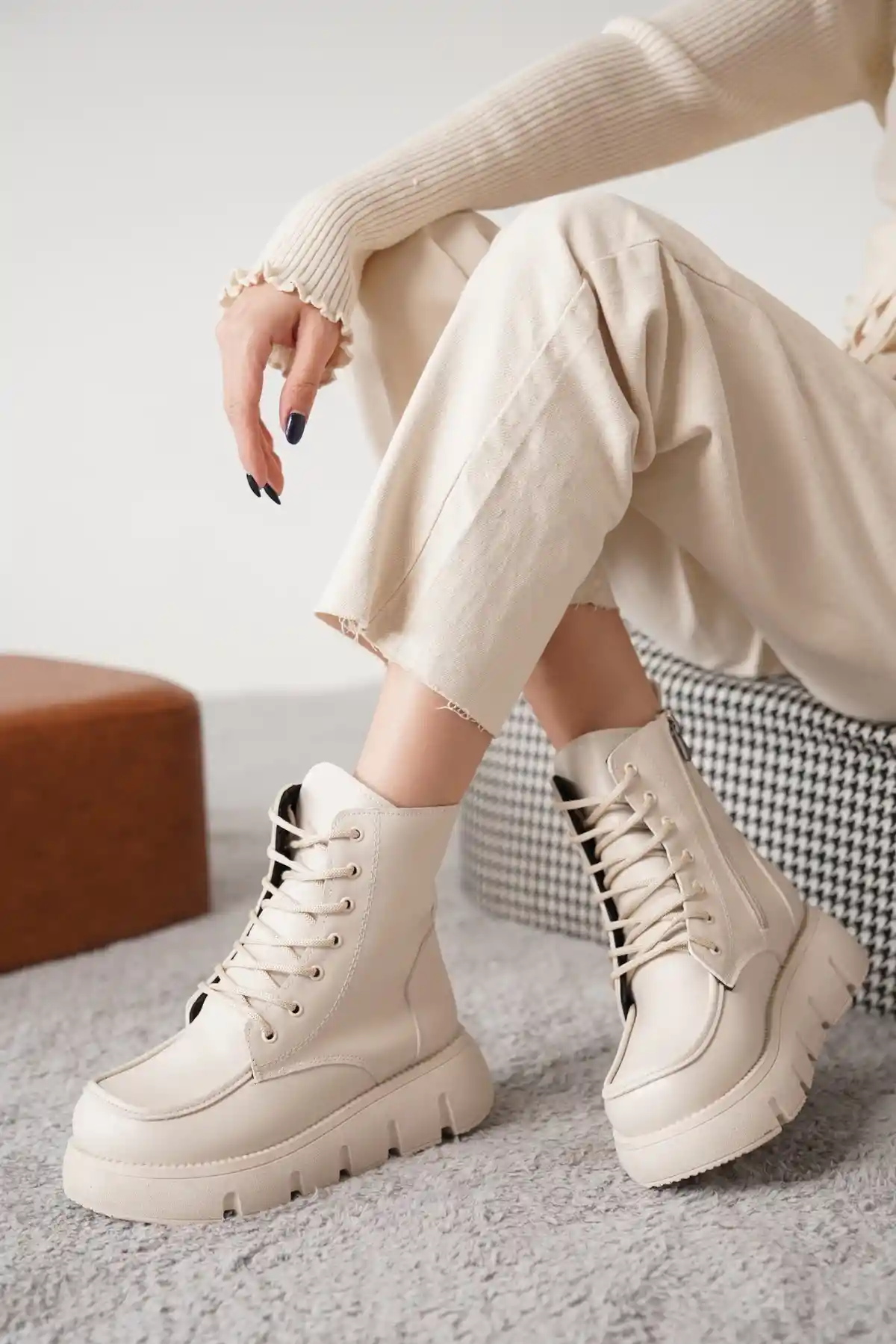 Bej Cilt Kadın Cilt Kalın Tabanlı Bağcıklı ve Fermuarlı Bot