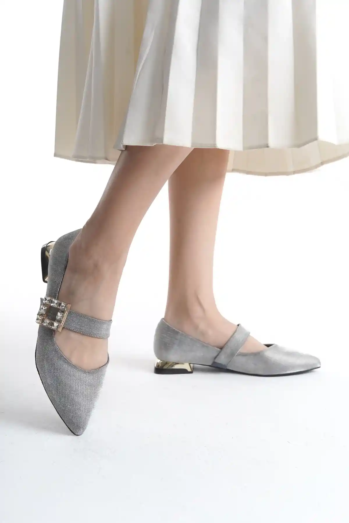 Platin Kadın Taş Toka Detaylı Kalın Topuklu Şık Klasik Topuklu Ayakkabı