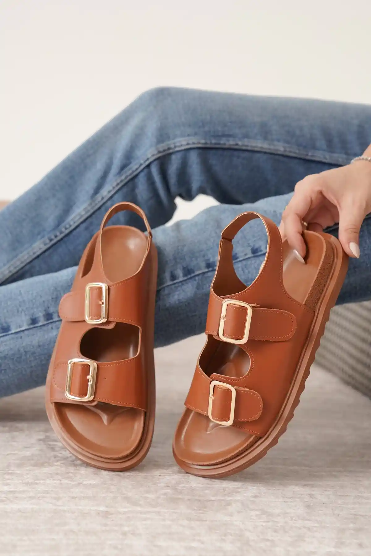 Taba Cilt Kadın Kemerli Kaymaz Çift Tabanlı Sandalet