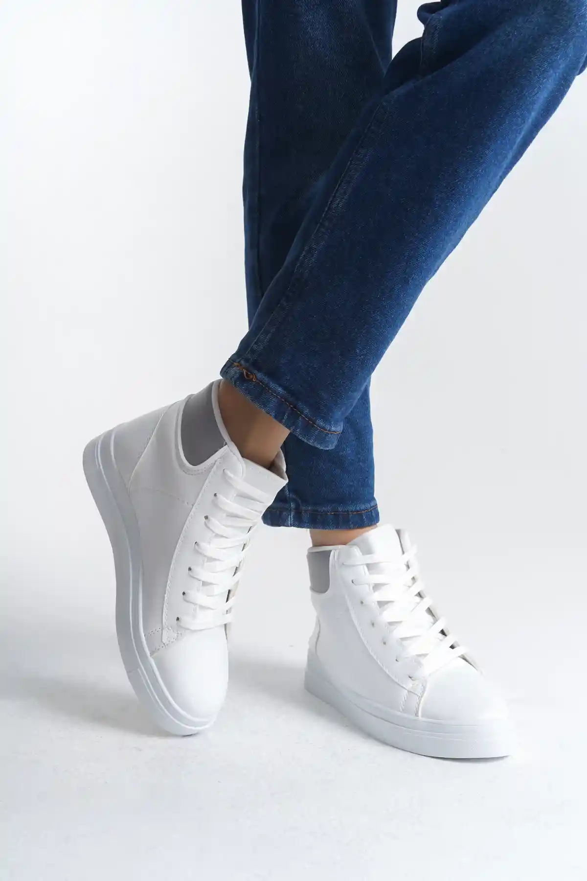 Beyaz-Gri Kadın Kısa Bot