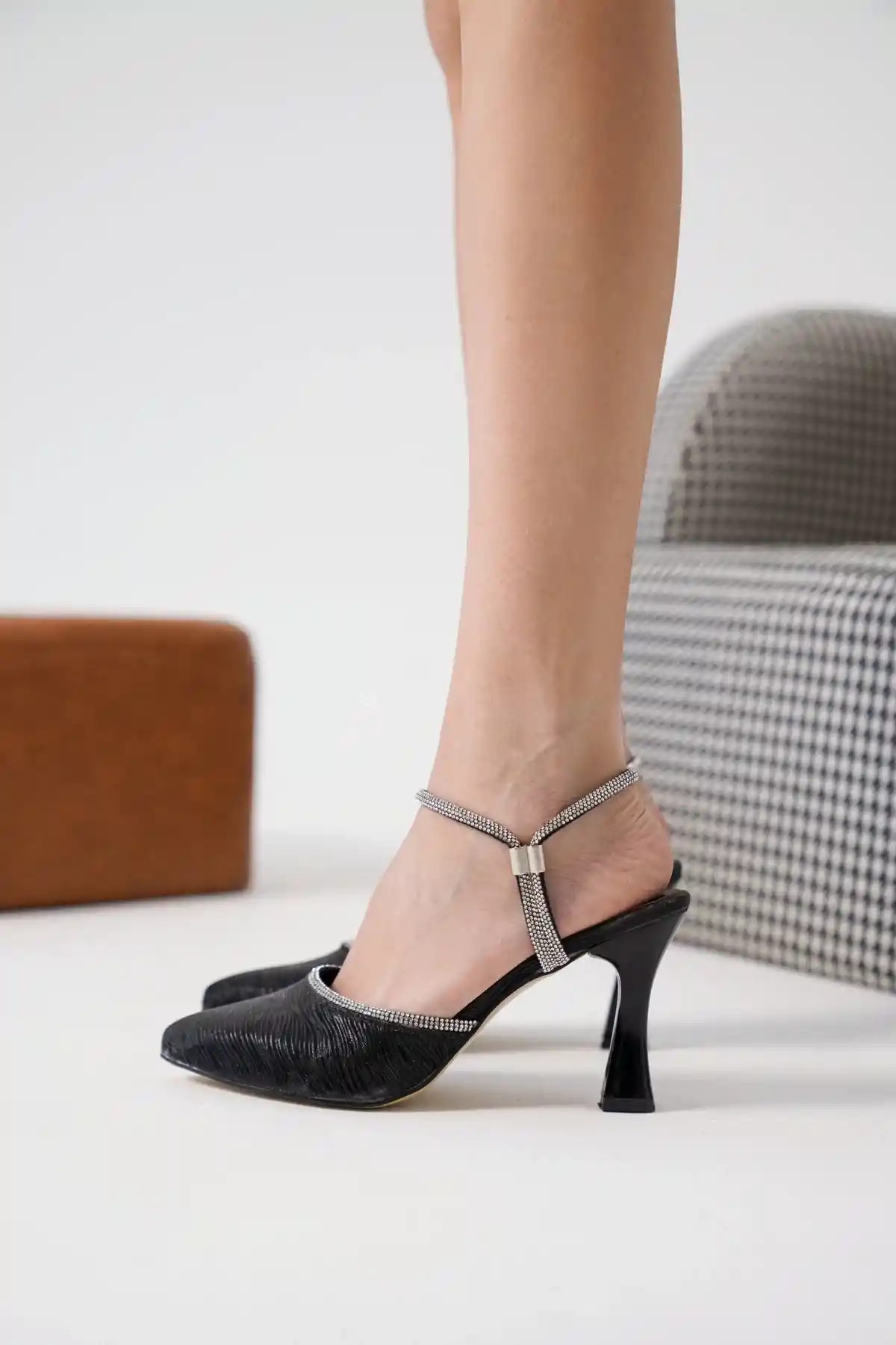 Siyah Kadın Taş Biyeli Simli Şık Yeni Sezon Klasik Topuklu Ayakkabı