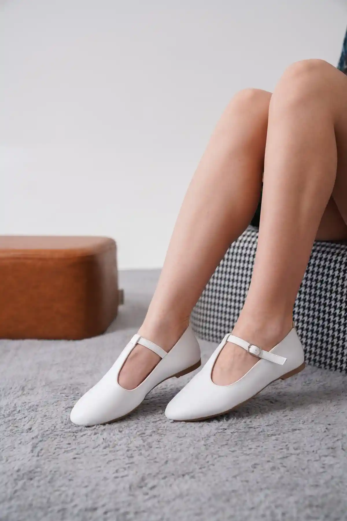 White Skin Womens Classic Flat Belted Non-Slip Sole Ballet Flats