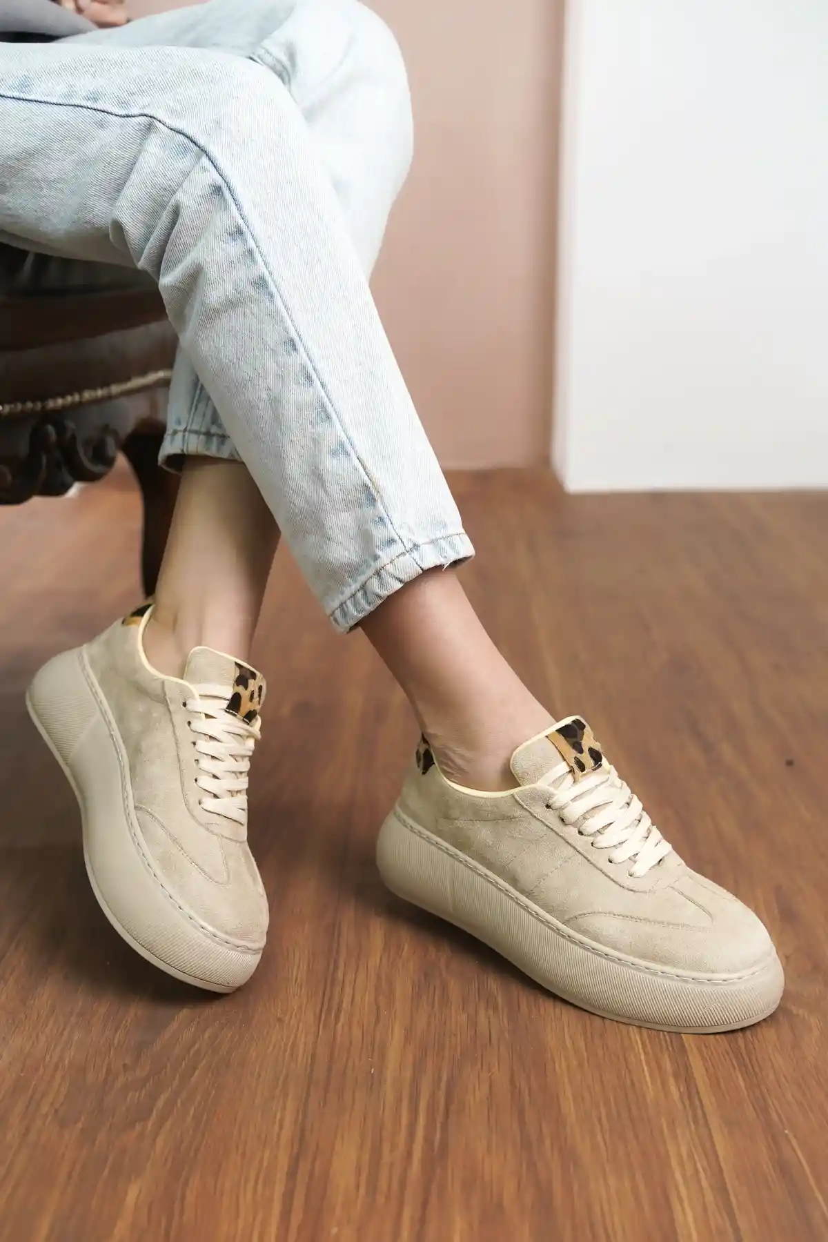 Bej Süet Kadın Leopar Desenli Kalın Tabanlı Sneaker