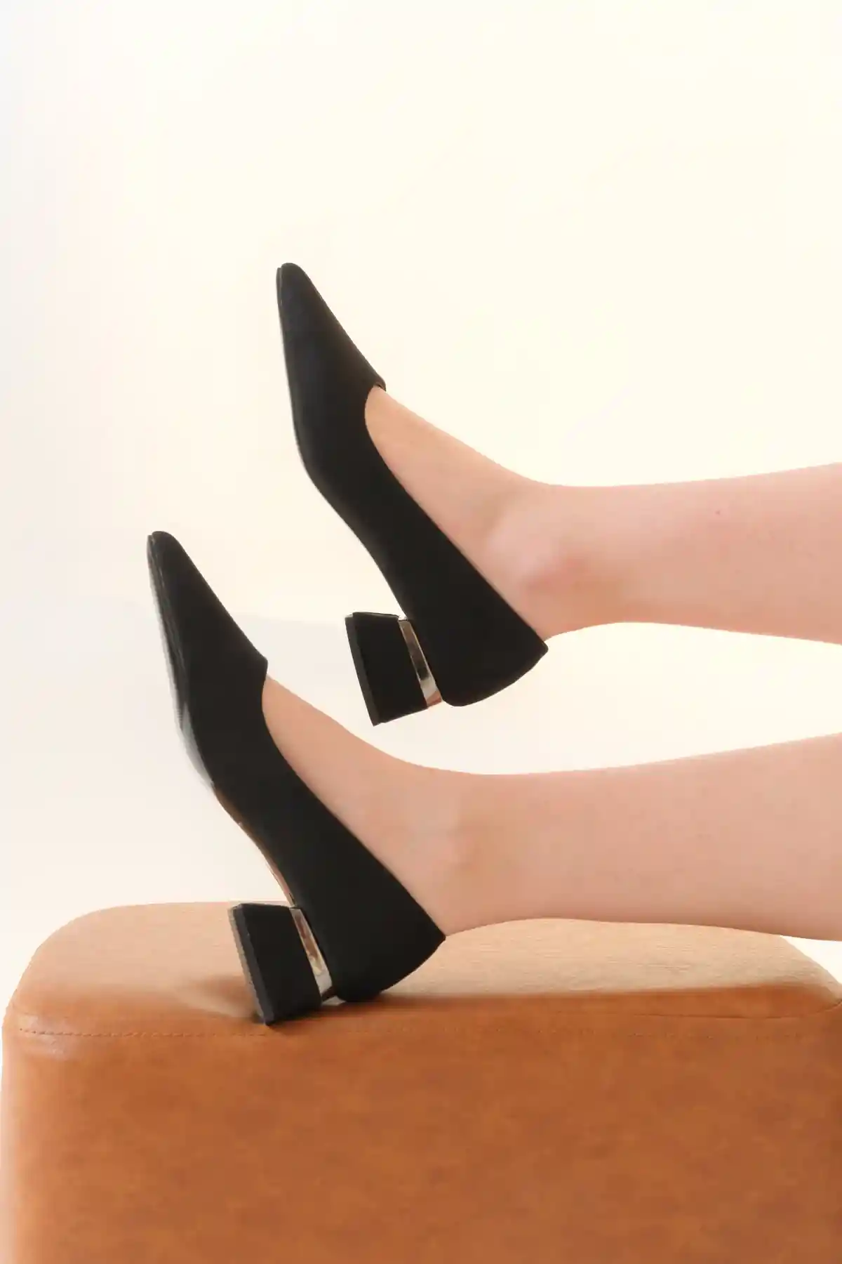 Siyah Süet Kadın Düz Klasik Kalın Topuklu Ayakkabı