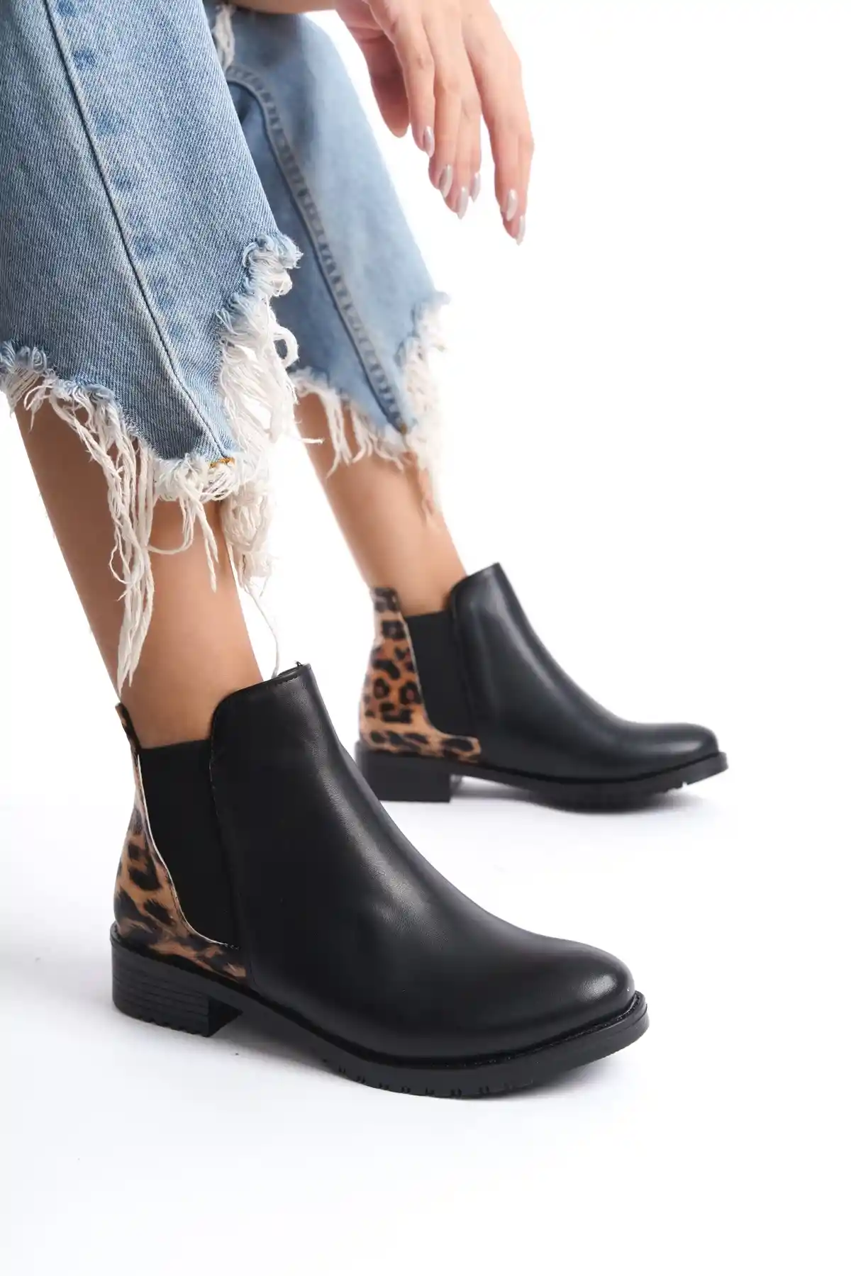 Siyah-Leopar Kadın Bot